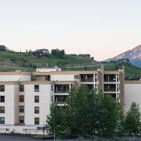 Mountain Views From This Plaza Condo - Sleeps 6 Condo